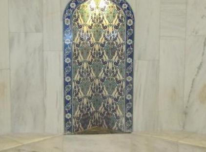 Golden Lotus Hotel تورنگار