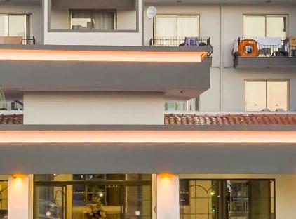 Armas Garden Hotel تورنگار