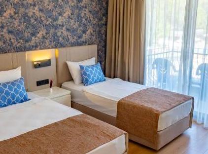 Armas Garden Hotel تورنگار