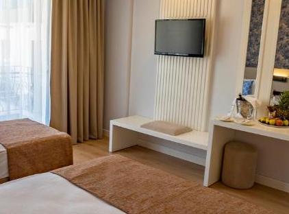 Armas Garden Hotel تورنگار