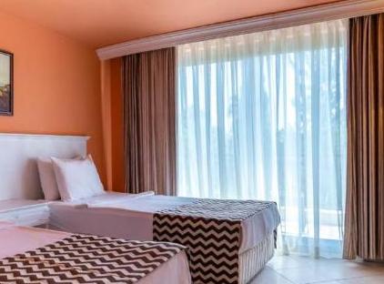 Armas Garden Hotel تورنگار