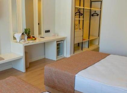 Armas Garden Hotel تورنگار