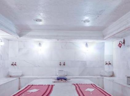 Armas Garden Hotel تورنگار