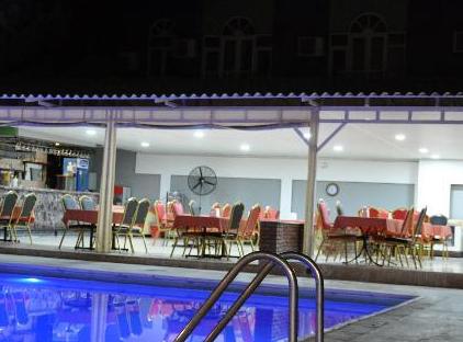 Anita Kemer Noch Hotel تورنگار