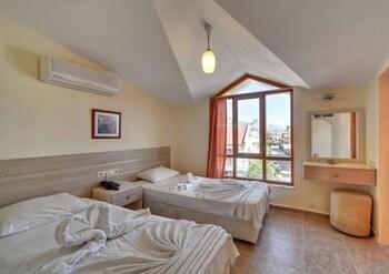 Anita Kemer Noch Hotel تورنگار