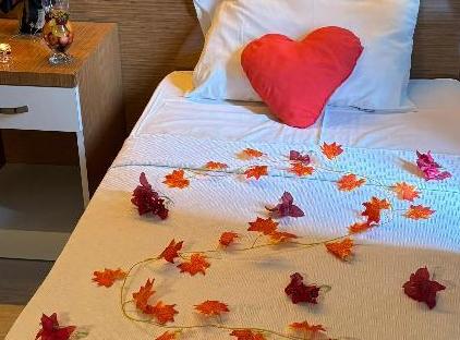 Anita Kemer Noch Hotel تورنگار
