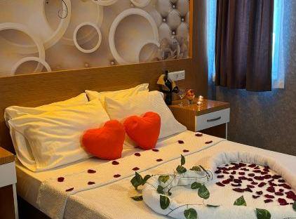 Anita Kemer Noch Hotel تورنگار