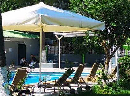 Anita Kemer Noch Hotel تورنگار