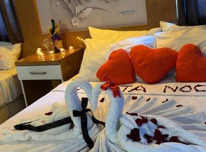 Anita Kemer Noch Hotel تورنگار