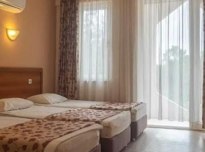 Alexius Beach Hotel تورنگار