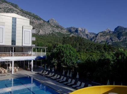 Grand Hotel Derin تورنگار