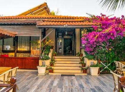 Nerissa Hotel تورنگار