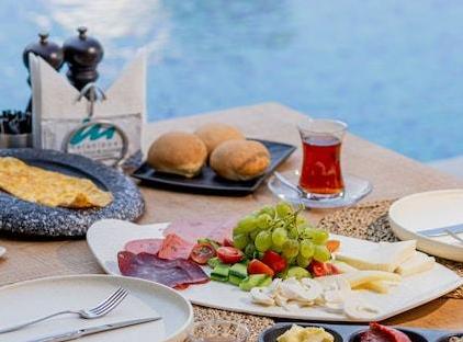 Melanippe Relaxing Hotel تورنگار