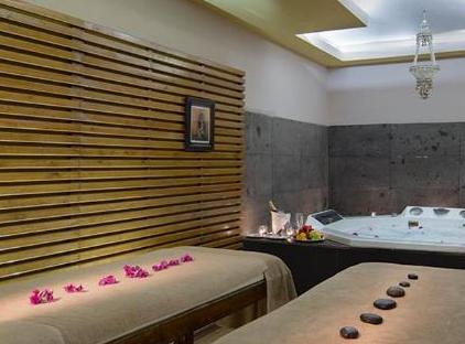 Grand Ring Hotel تورنگار