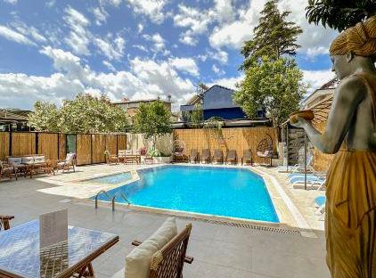 Vois Kemer Hotel تورنگار