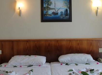 Tal Beach Hotel تورنگار