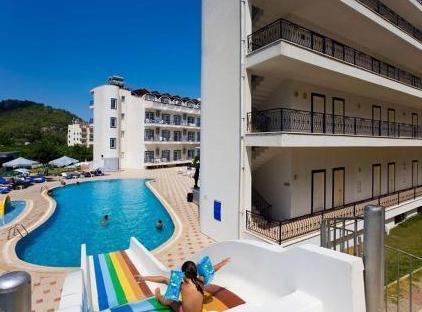 Ares Blue Hotel تورنگار