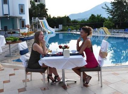 Ares Blue Hotel تورنگار