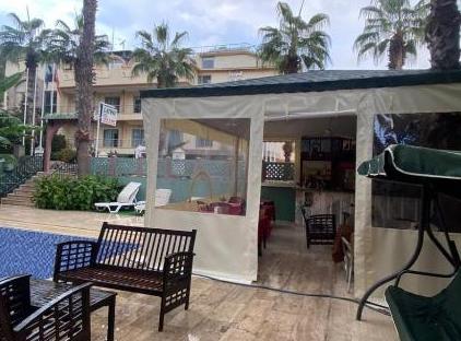 LATİNO HOTEL تورنگار