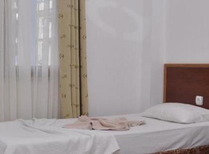 LATİNO HOTEL تورنگار