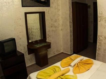 LATİNO HOTEL تورنگار