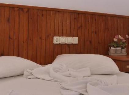 LATİNO HOTEL تورنگار