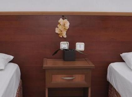 LATİNO HOTEL تورنگار