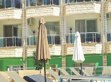 Mr Crane Hotel تورنگار