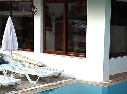 Lara Palace Hotel تورنگار