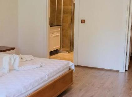 APELLA HOTEL تورنگار