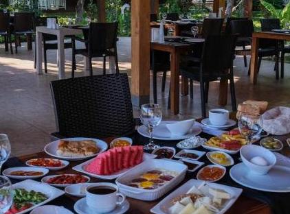 APELLA HOTEL تورنگار