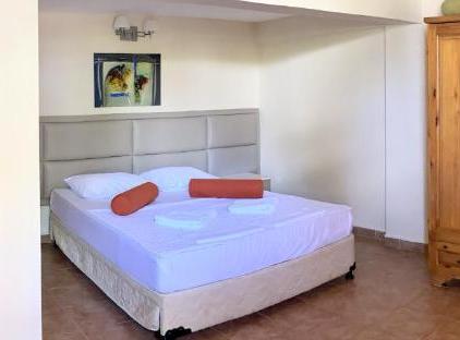 Ford Hotel تورنگار