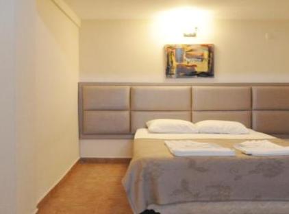 Ford Hotel تورنگار