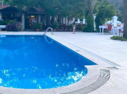 Ford Hotel تورنگار