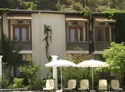 Ford Hotel تورنگار