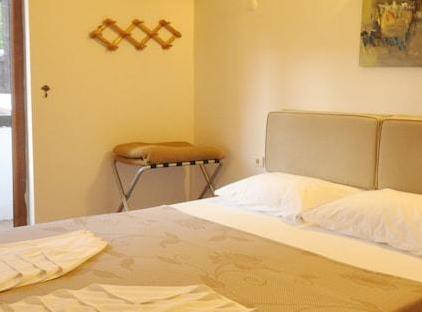Ford Hotel تورنگار
