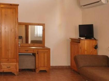 Ford Hotel تورنگار