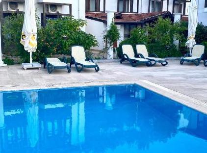 Ford Hotel تورنگار