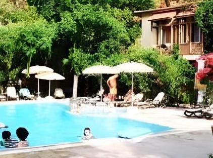 Ford Hotel تورنگار