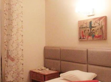 Ford Hotel تورنگار