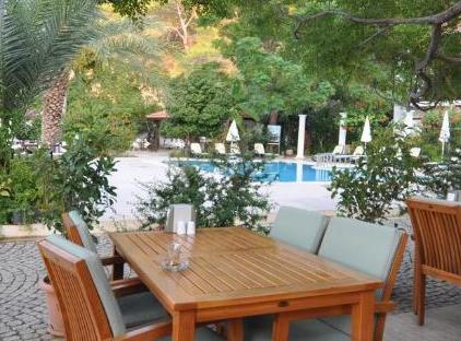 Ford Hotel تورنگار