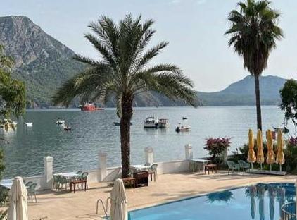 Ford Hotel تورنگار