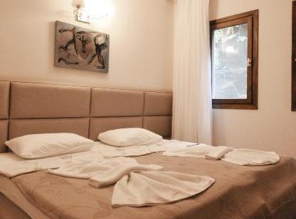 Ford Hotel تورنگار