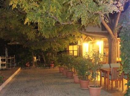 Ford Hotel تورنگار