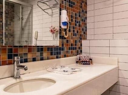 Viking Suite Hotel تورنگار