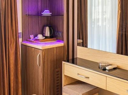 Fame Hotel تورنگار