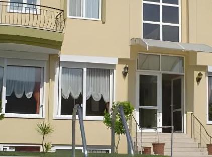 Minta Apart Hotel تورنگار