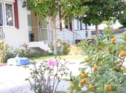 Minta Apart Hotel تورنگار
