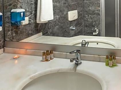Grand Viking Hotel تورنگار