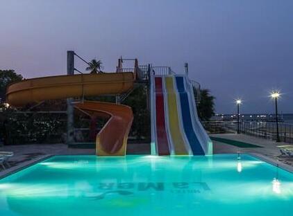 Perre La mer Resort & Spa تورنگار